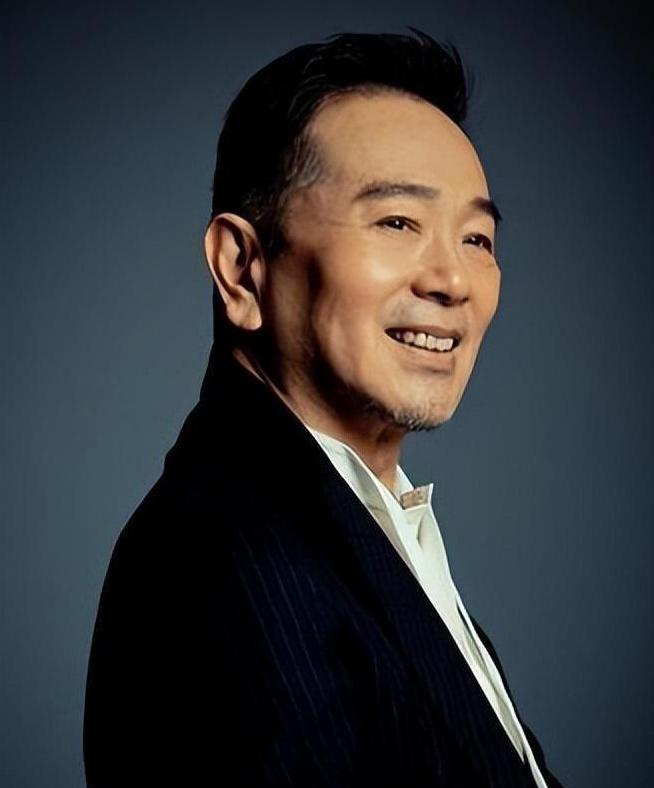 凉了!继瞧不起农民被扒后,闫学晶又被曝身份造假 李雪健不再沉默