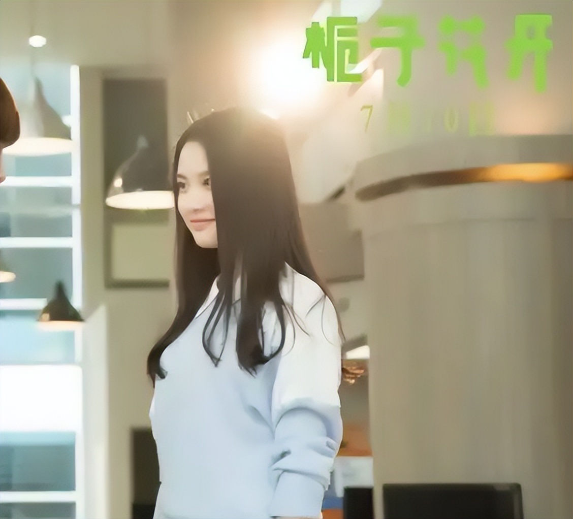 没资源，没热度，32岁“谋女郎”处境尴尬，只能与47岁于正演情侣