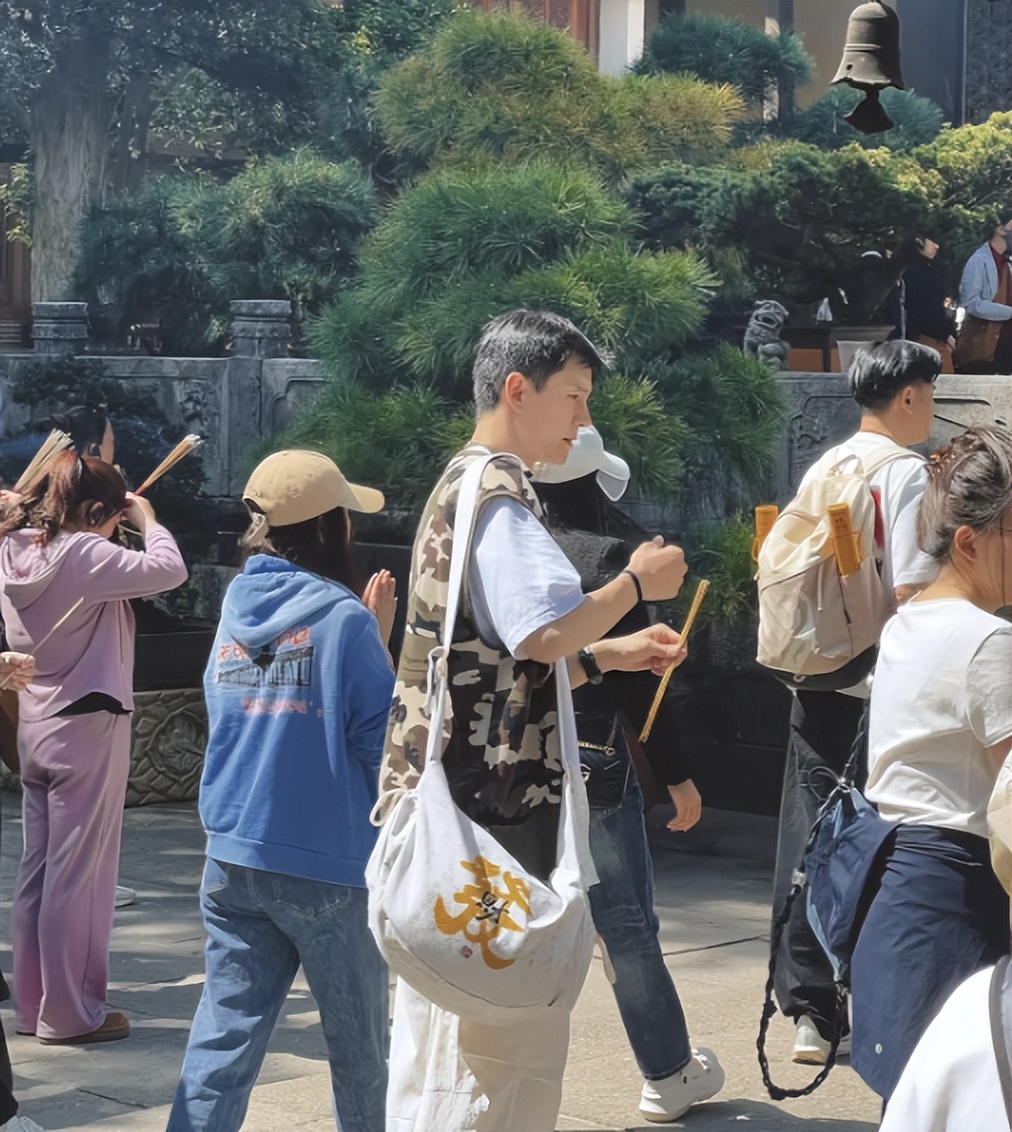 戏里演“渣男”，戏外好男人，婚后的经超把妻子宠成了公主