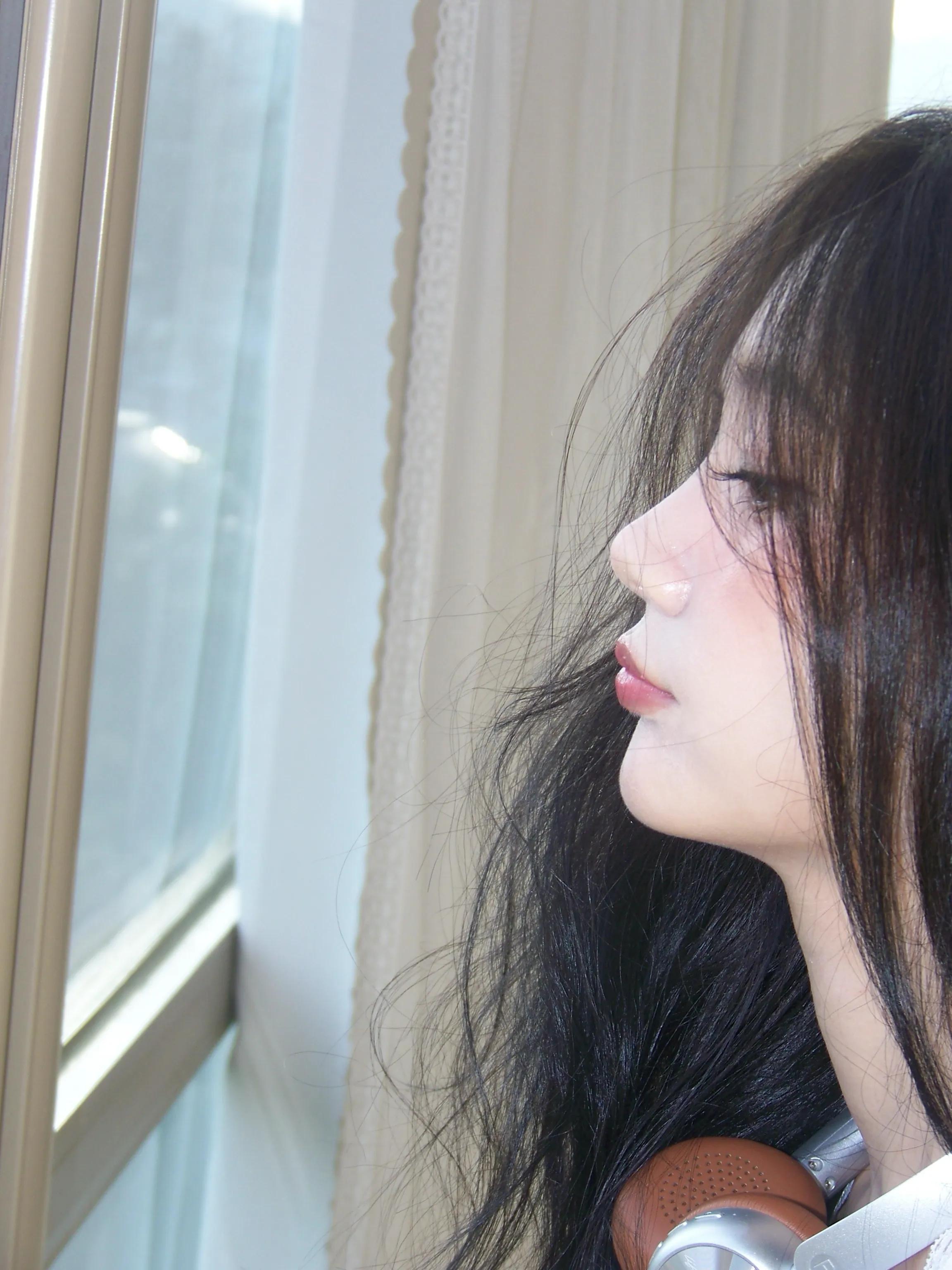 李一桐，格子衬衫娇俏可爱，甜美满分\uD83D\uDCAF