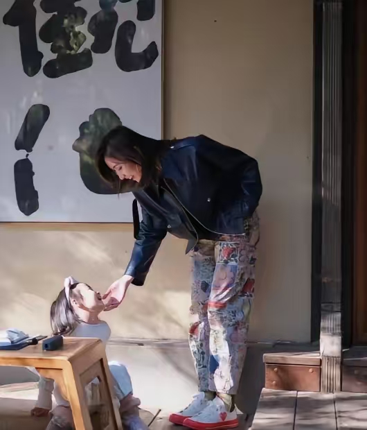 和哥哥冰释前嫌，李亚鹏哭了，隔阂解开引泪目，点赞前妻网友炸锅