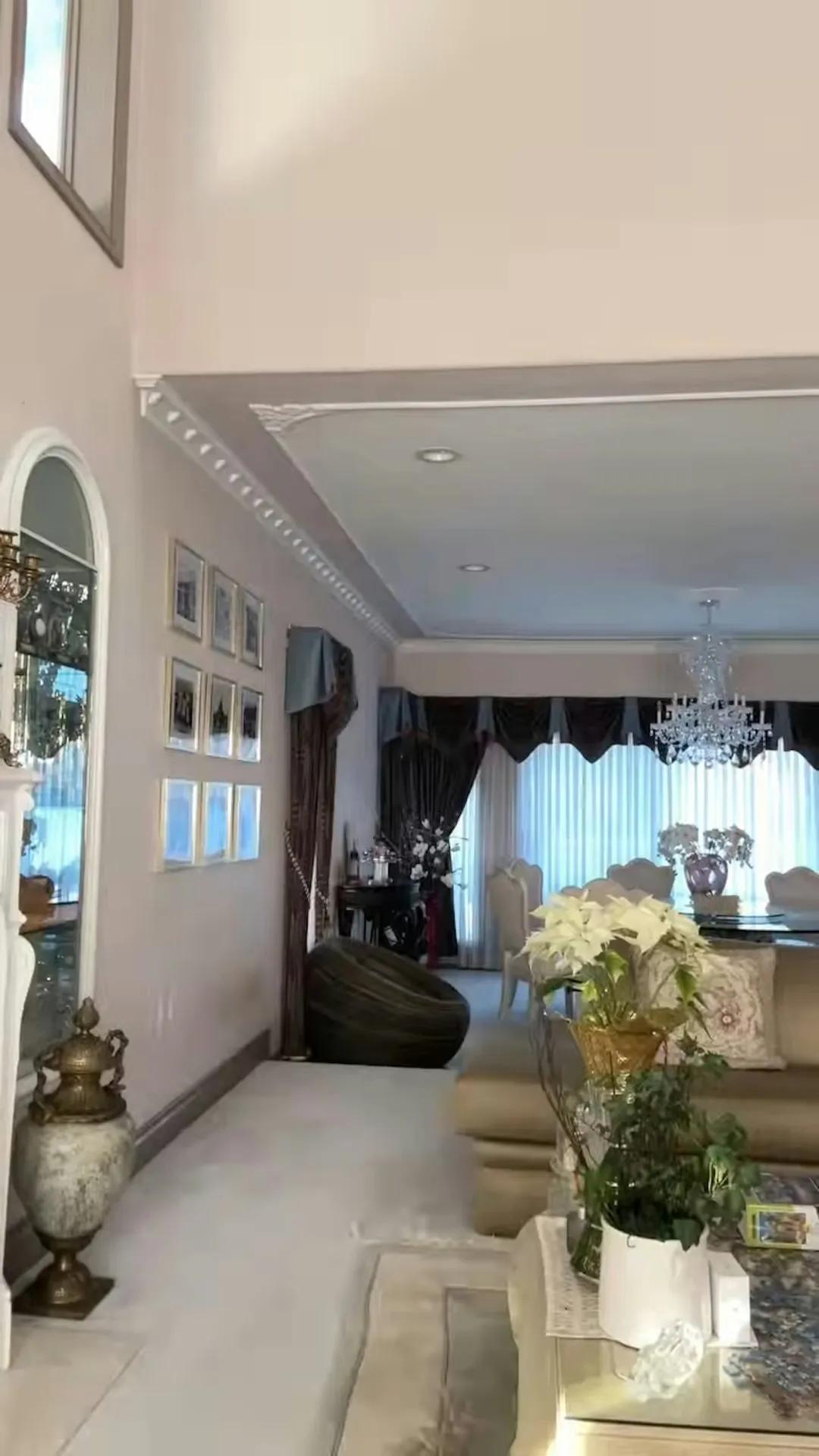 前港姐季軍慶祝50歲生日狀態極佳,嫁飲食商人變過億闊太養尊處優