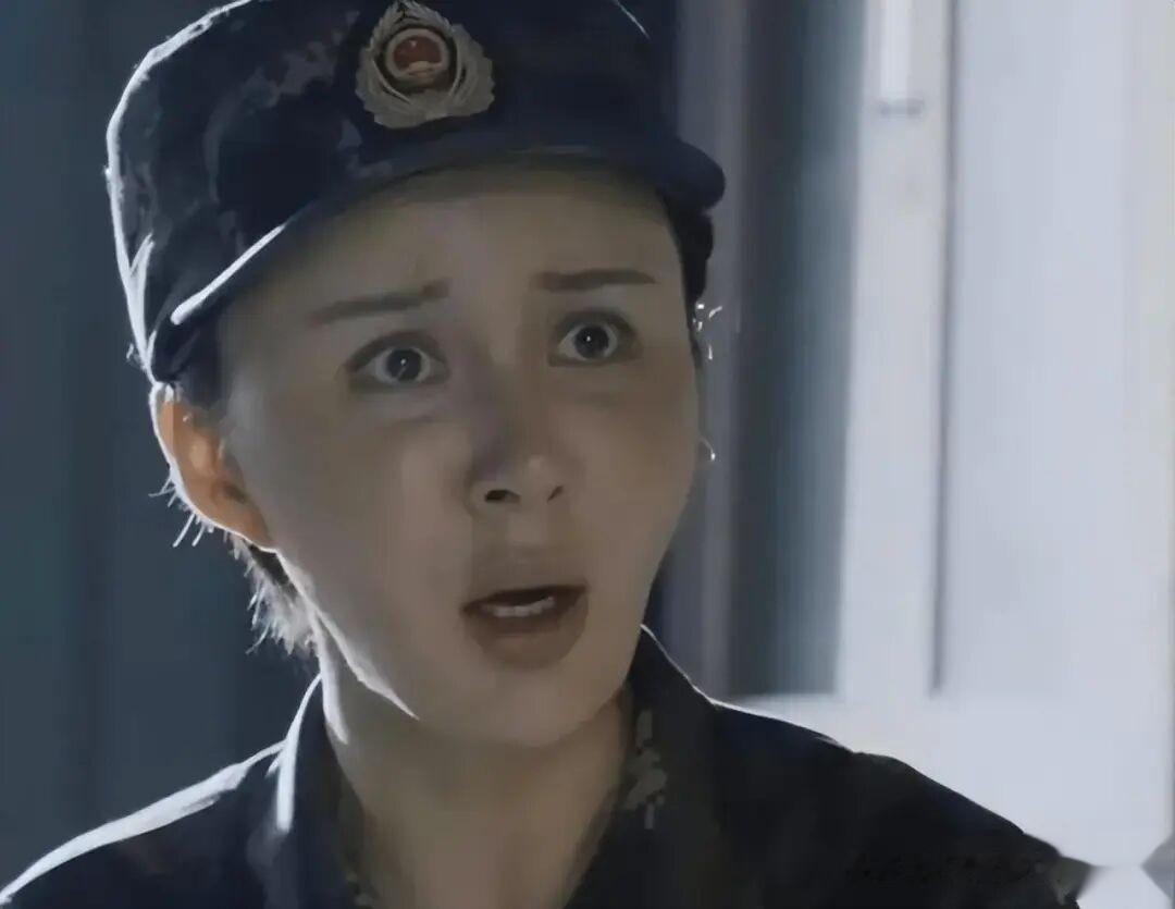 女演员千万别整容,看43岁万茜跟23岁王和,就明白张艺谋没说错