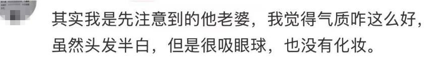 任程伟夫妇卖掉北京房子,办过户被偶遇,黄蕾头发半白但气质优雅