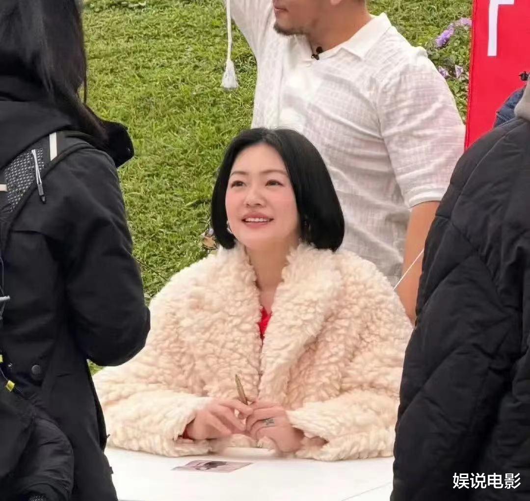 疑老公私联粉丝致小S不开心，醉酒撕心裂肺痛哭，到好友家求安慰