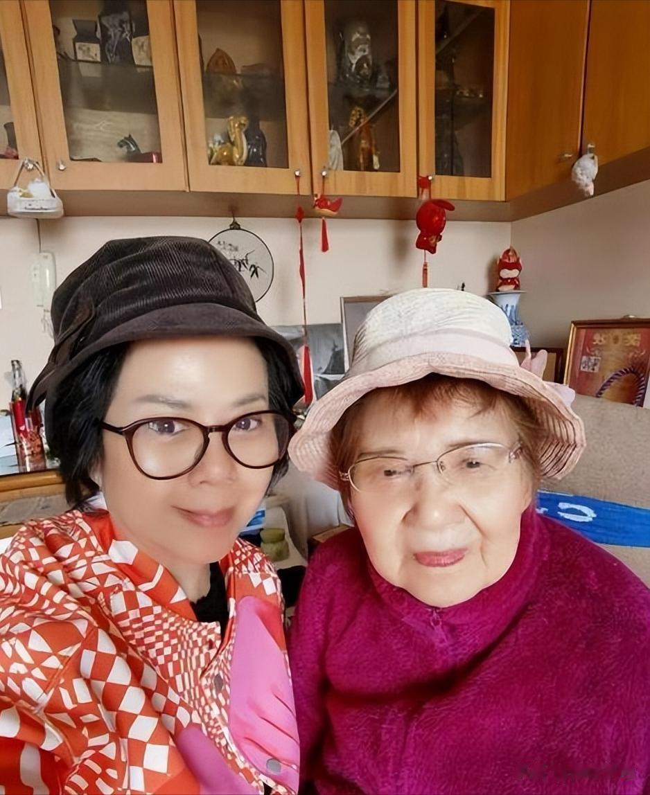 原来他就是嫩娘丈夫，恩爱40年76岁去世，妻子今100岁离世太遗憾