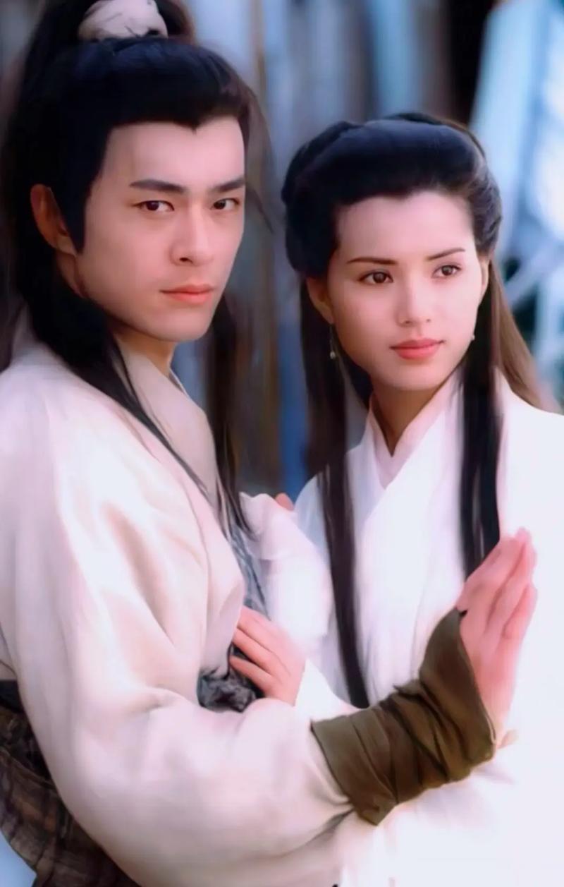 被老头“白嫖”10年，还倒贴上亿，59岁不婚不育的李若彤，后悔吗