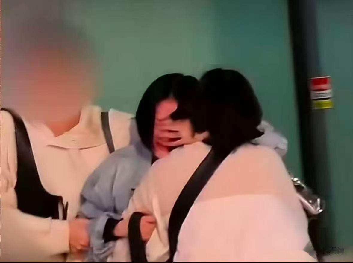 制作人还原小S请假经过！泪水止不住，登机前接到电话，无法接受