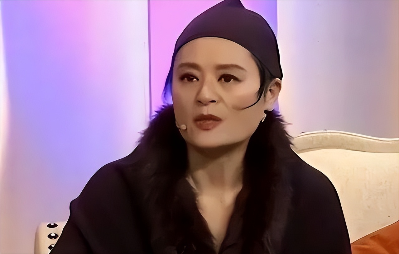 她红过韦唯，碾压毛阿敏，被亲弟打成脑震荡，一代歌后沦落成保姆
