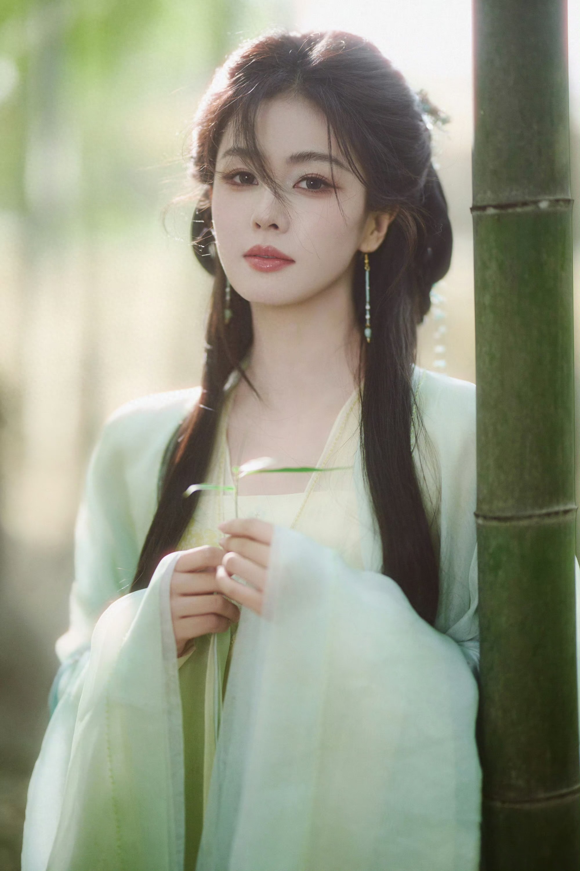 白鹿风格可塑性太强了!古装仙气飘飘,现代御姐甜妹切换自如