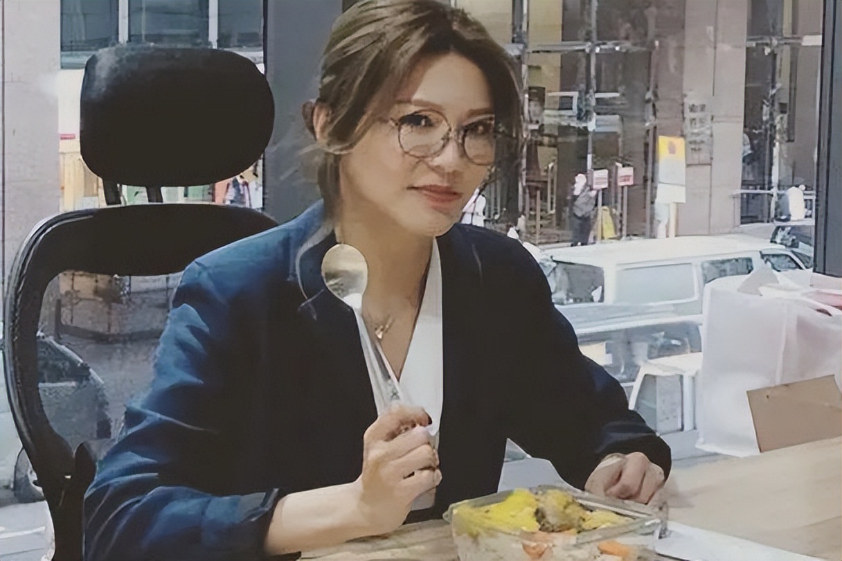 恭喜！香港知名女星失婚5年被曝新恋情，与前夫离婚后仍是朋友