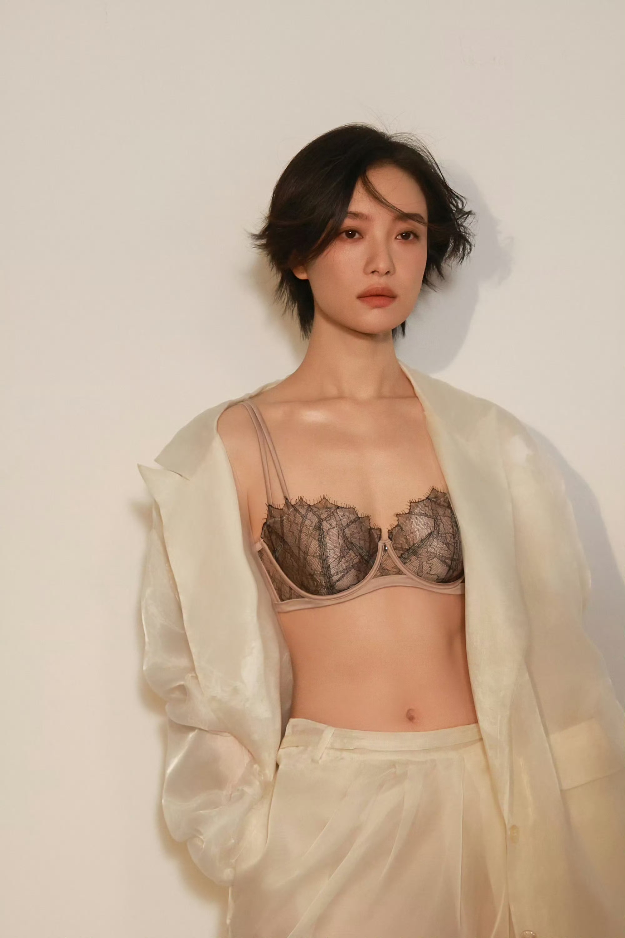 倪妮最新内衣造型