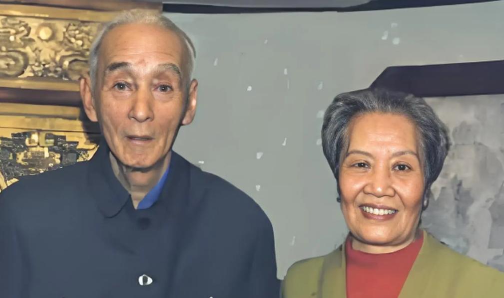 被相声大佬怒斥仅半月，岳云鹏现状曝光，事实证明郭德纲没看错人