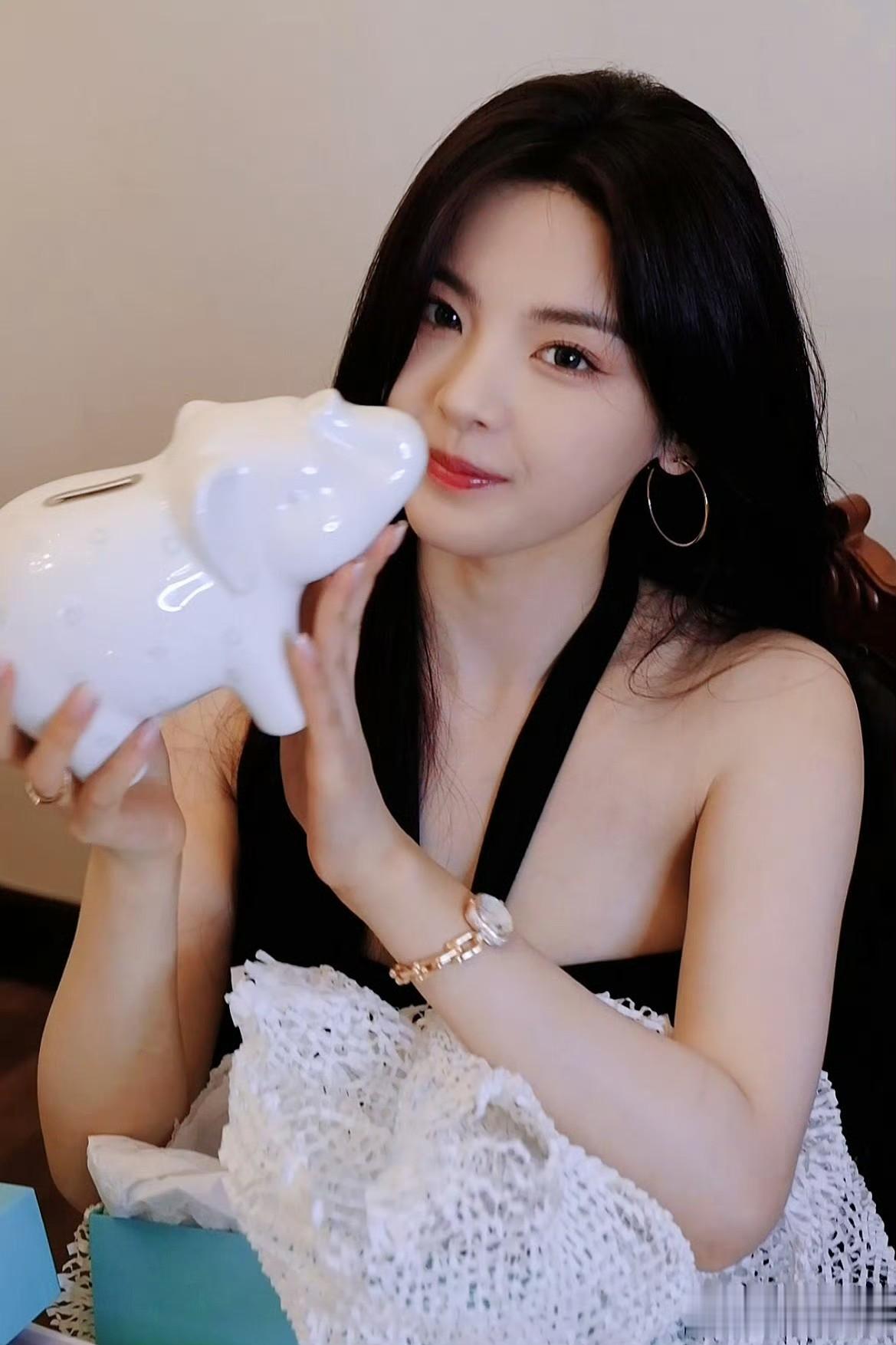 杨超越|真的是老天爷赏饭吃又白又美的超越妹妹