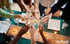 前妻嫁局长后公开羞辱我，却不知我早升县委书记！3个月哭着求我捞她入狱的老公！