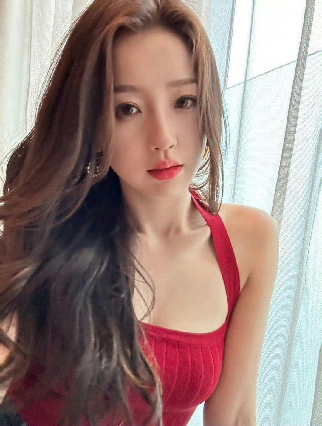 虞书欣 颜值身材都不错 奈何圈内人缘和路人缘不如何