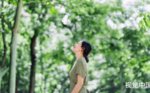 我在养弟生日宴上找到了走失多年的亲弟弟，全家哭着要和他认亲，可他却拿出了断亲书