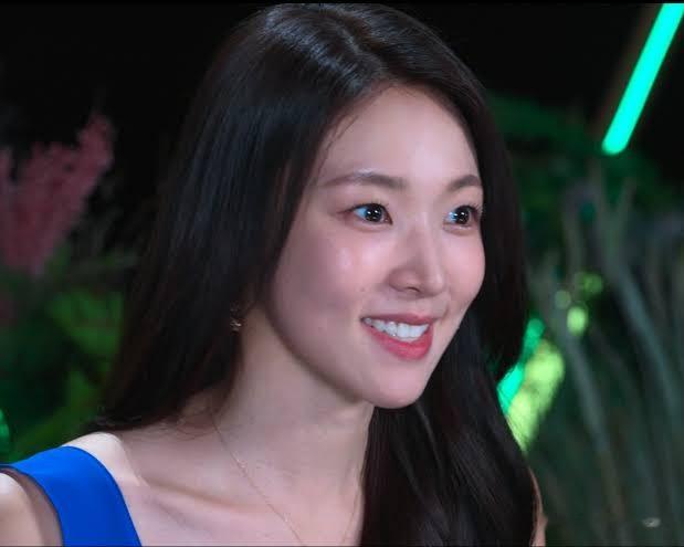 韩国女星节目上一次撩4男，被封“最强海后”，超狂背景曝光