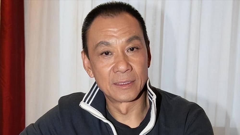 王学圻近况曝光，才明白为何对簿公堂，也要和结婚40年的发妻离婚