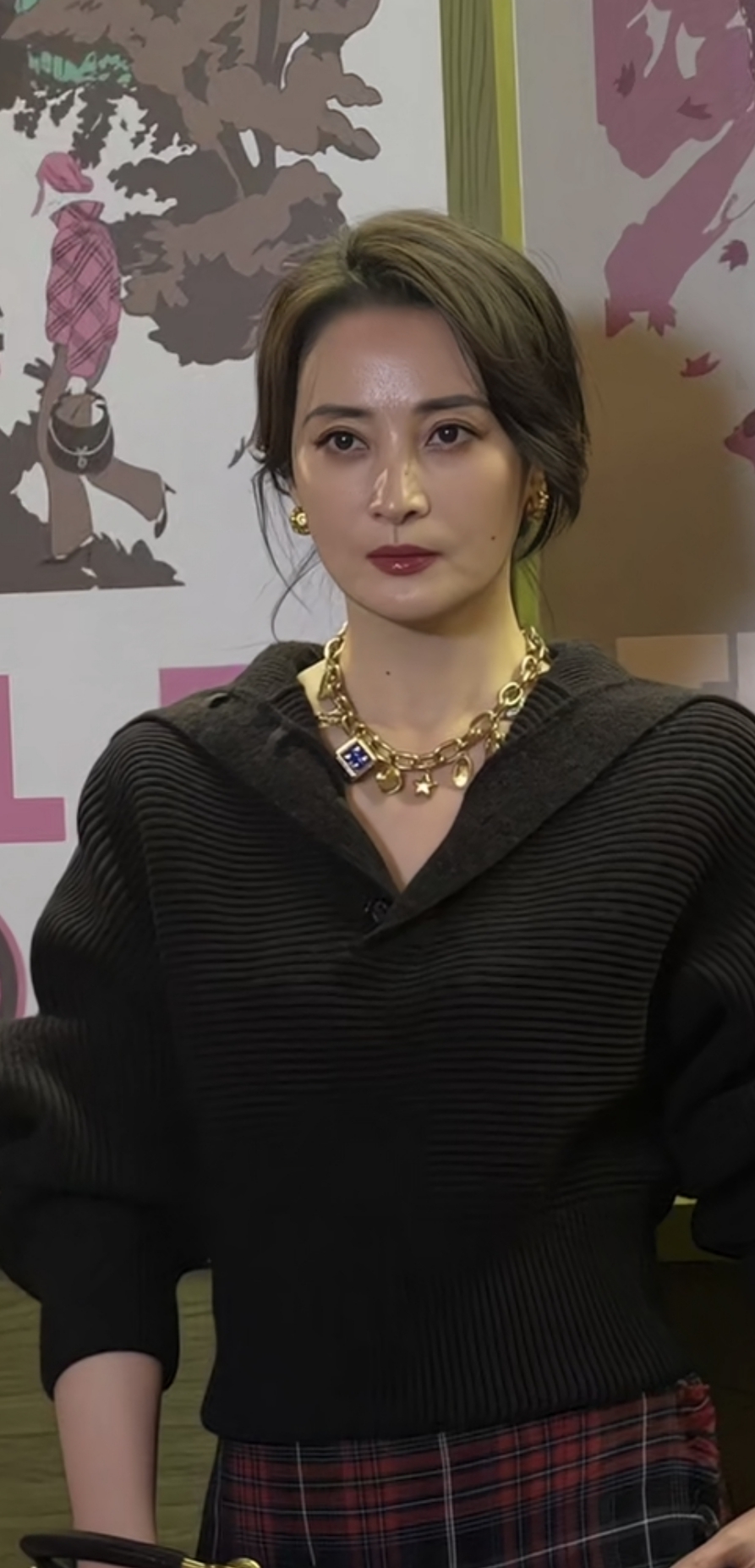 50岁蒋勤勤，原相机的状态简直太好了，一点褶子都没有