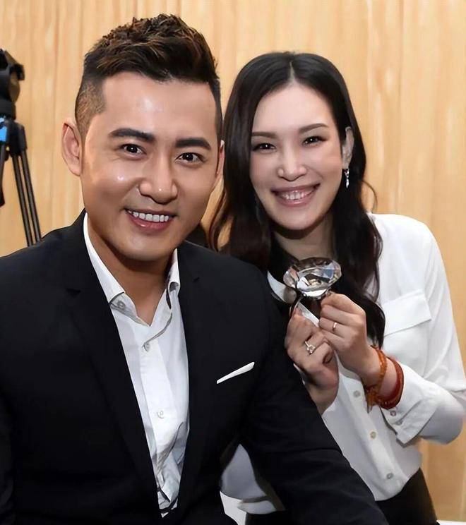 44岁佟晨洁宣布离婚！