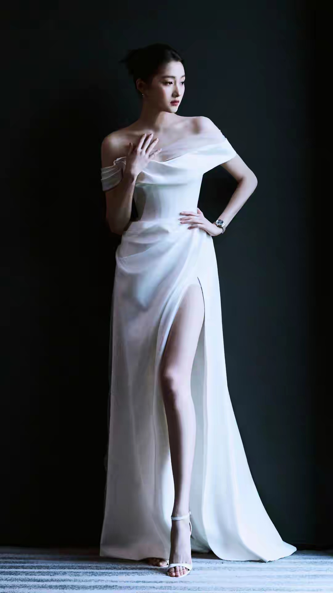 关晓彤,娱乐圈大长腿第一人,这双美腿真的傲视群“雌”