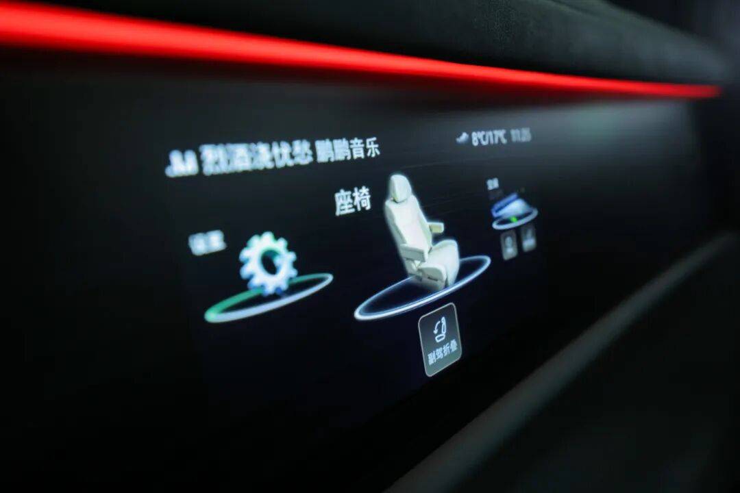 车里快放不下的屏，上汽大众决定“埋”进木头里