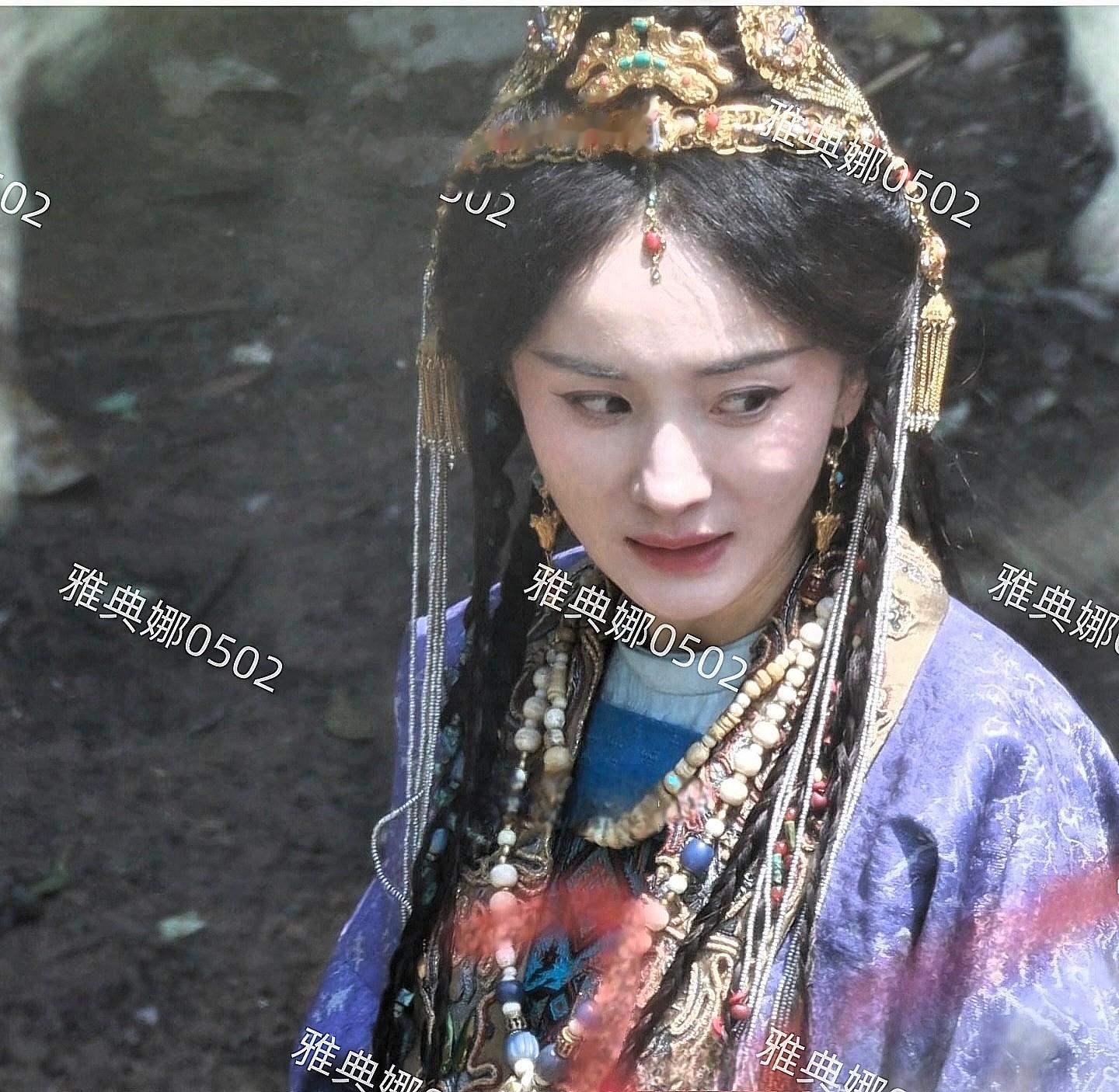 杨幂紫衣造型真漂亮可惜她太瘦了状态疲惫，没有展现出美貌与贵气