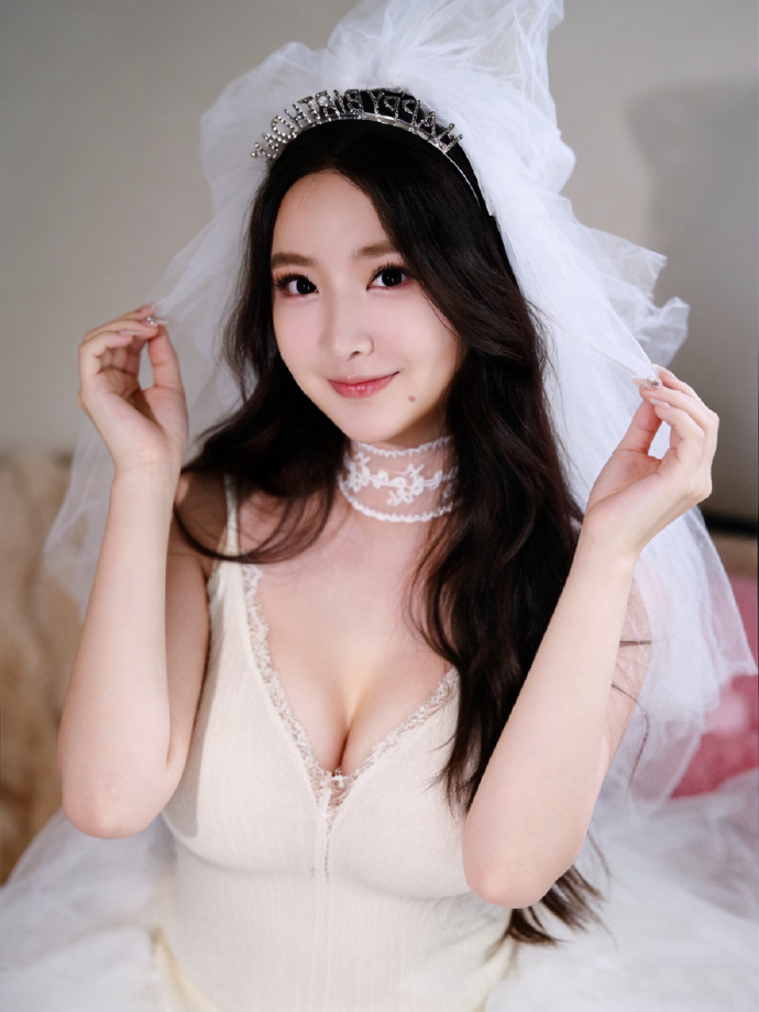 体育主持人郭珺私房写真，这身材谁看都心动，真极品