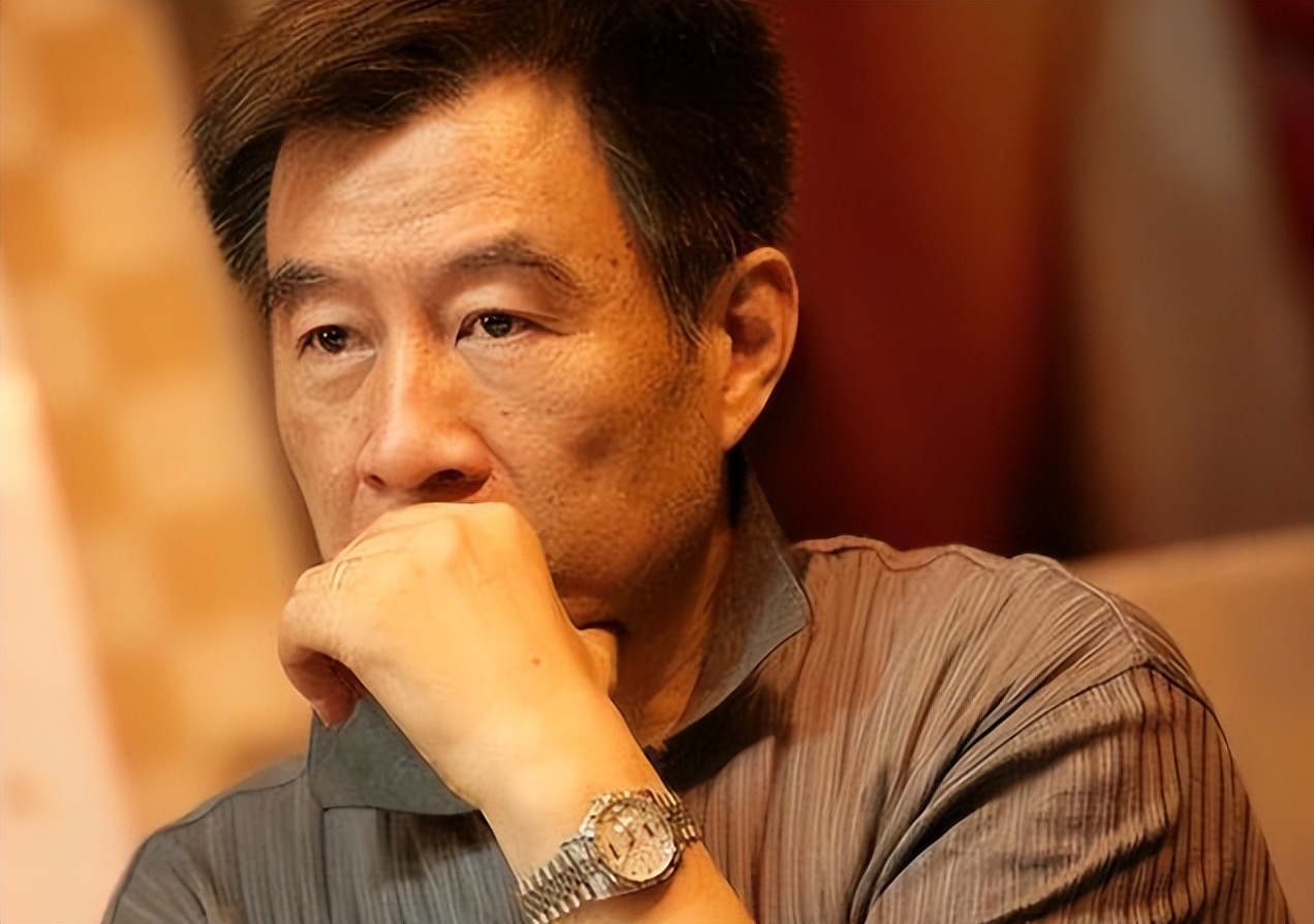 一婚丈夫嫌她太有名，二婚嫁豪门至今无子，今61岁被宠成公主