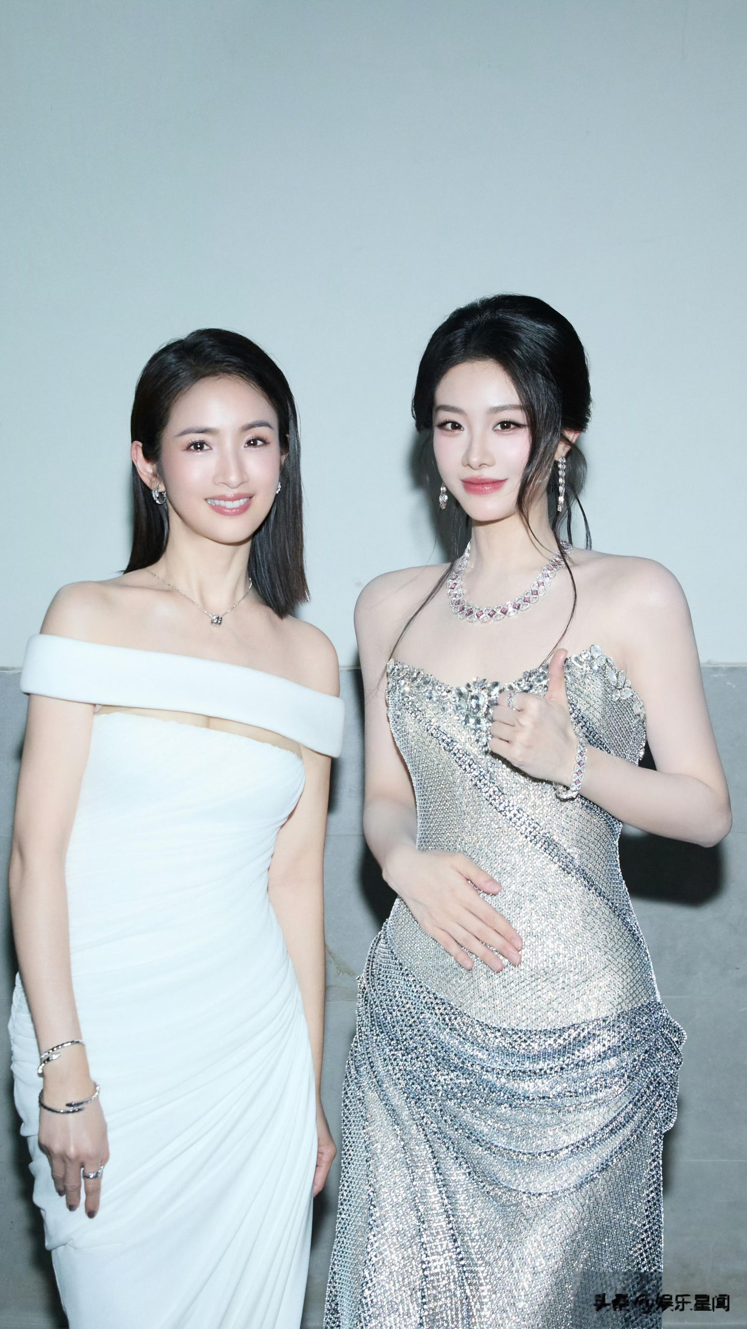 喻言时尚之夜红毯，被狠狠美到了，完全是冷脸女王！