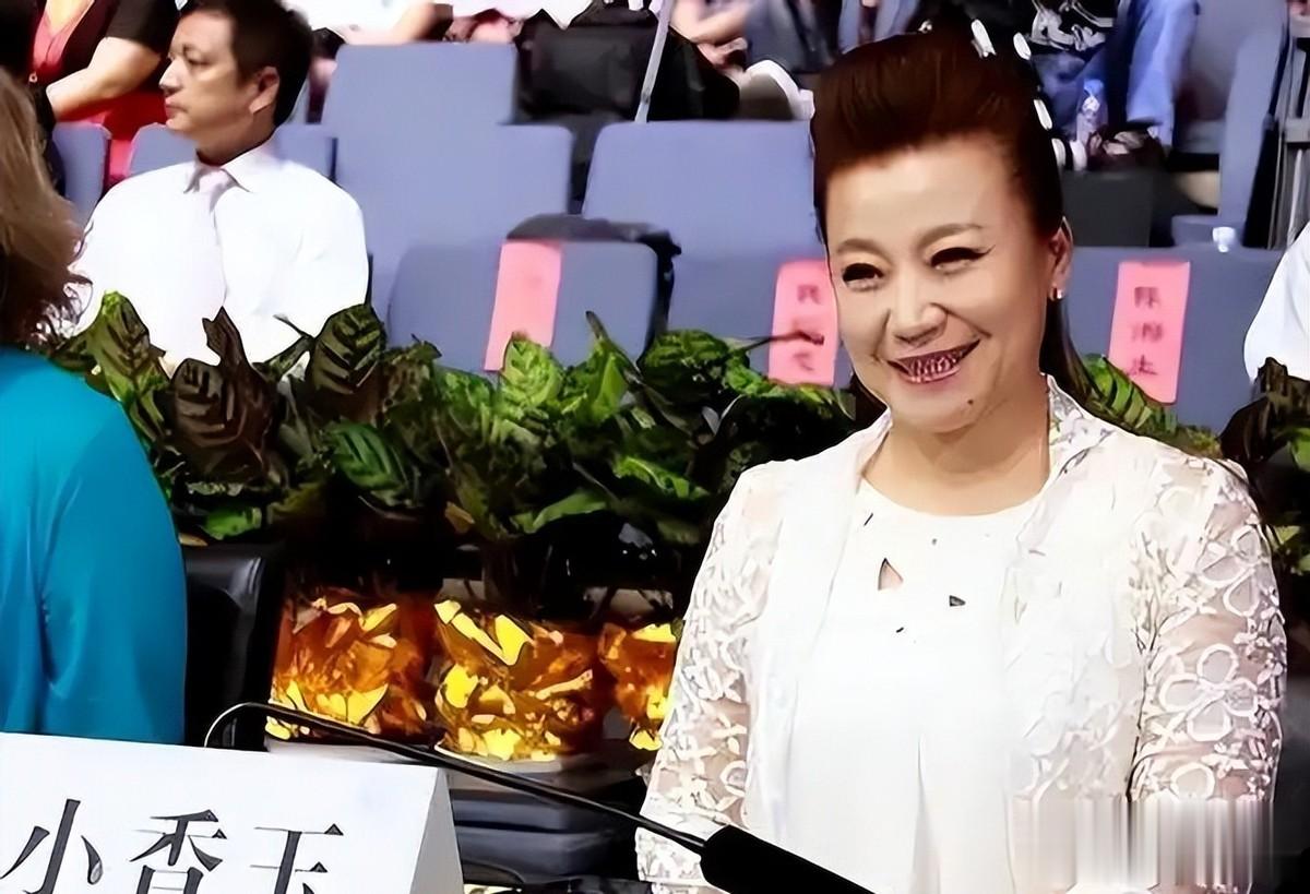 借陆树铭追悼会敛财、婚内出轨小香玉？王为念身上谣言究竟多离谱