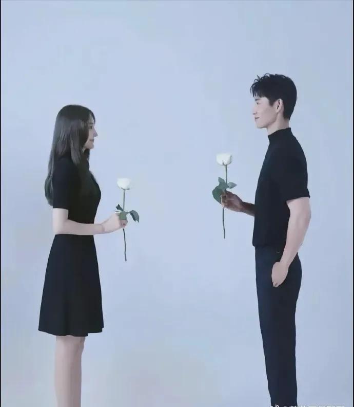第一次见魏晨的老婆，没想到长的真漂亮，身材也好 ???