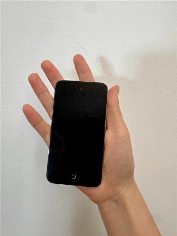 微信員工曬微信開發第一個版本的測試機：神機iPod touch 4