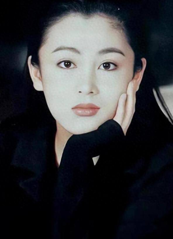 长得太美被导演占为己有，4年后生下儿子，如今儿子又给她争光了