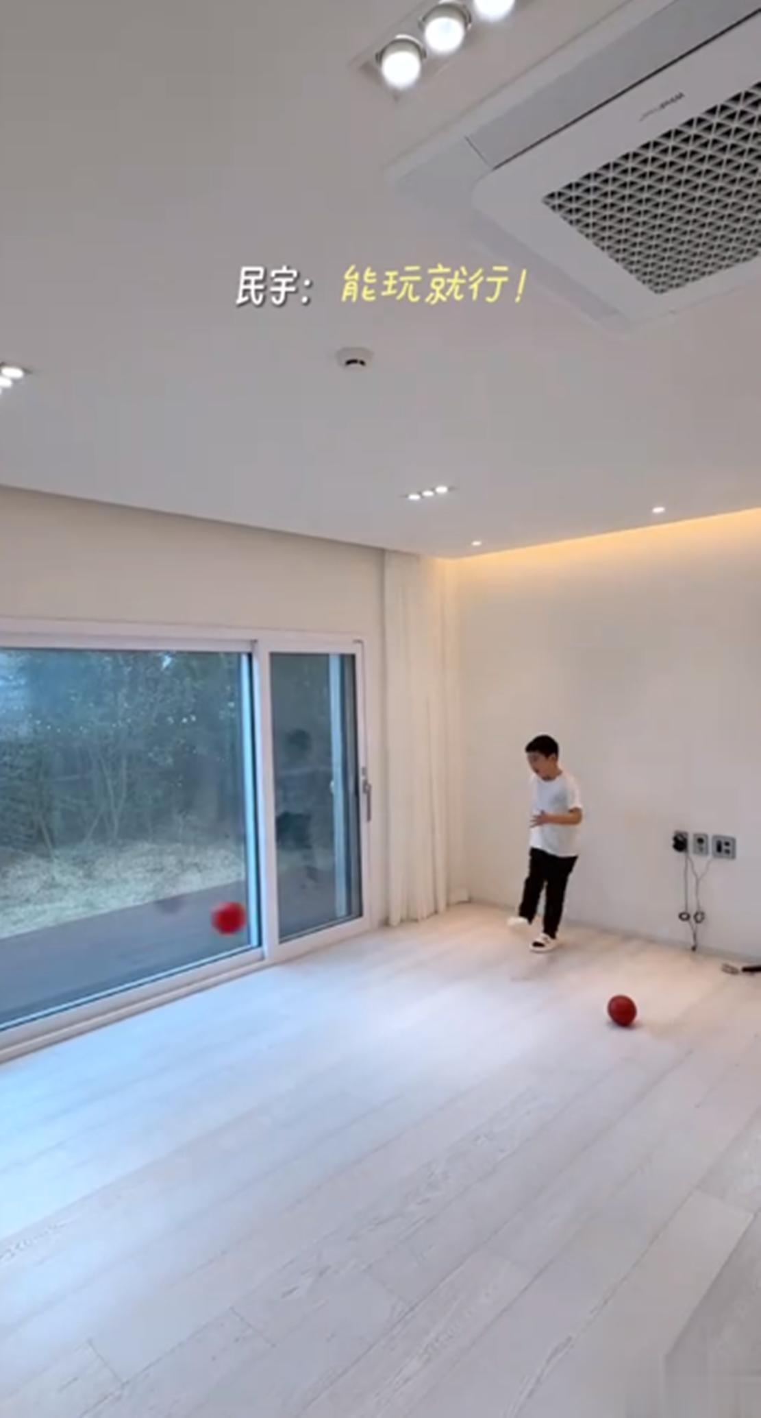 蔡琳再买豪宅！嫌海景房小、新家客厅大到能踢球，中国带货仅一年