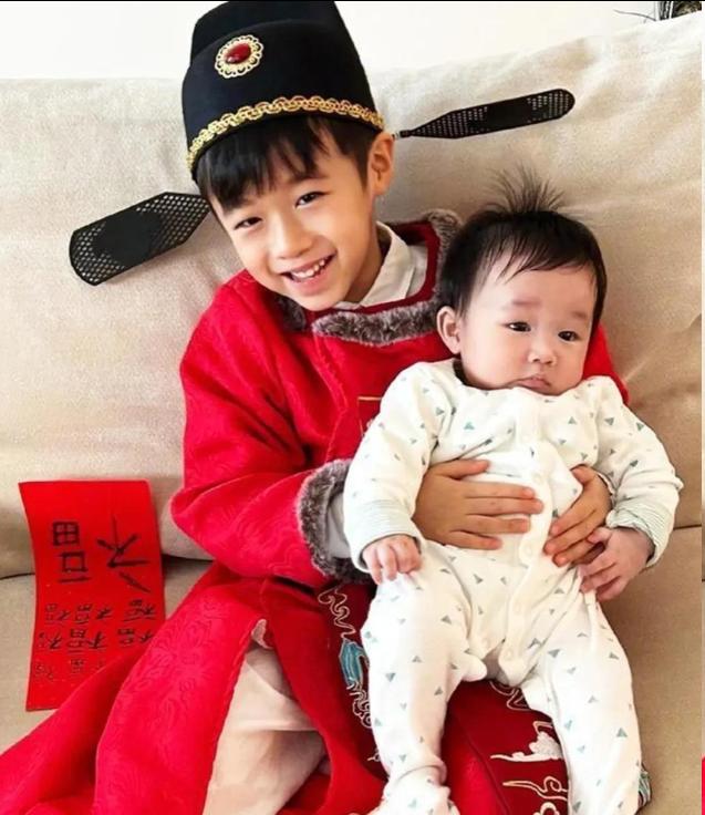4月才过2天，偷漏税被锤，悄悄离婚，顶流生子，娱圈好戏不断