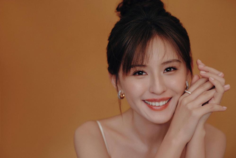 人前光鲜人后心酸!39岁未婚生子的热依扎,从不像表面那样