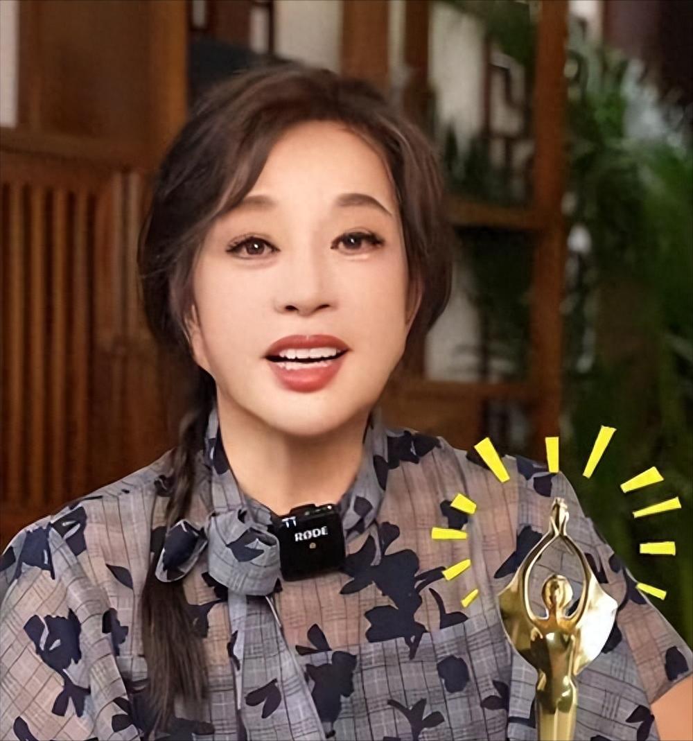 强行扮嫩、凌晨去世、私生活混乱8个男友,刘晓庆身上传闻多离谱