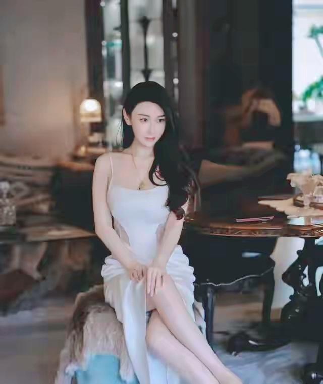 姜彦希最新生图曝光，这状态确定是30+岁月对她太温柔了