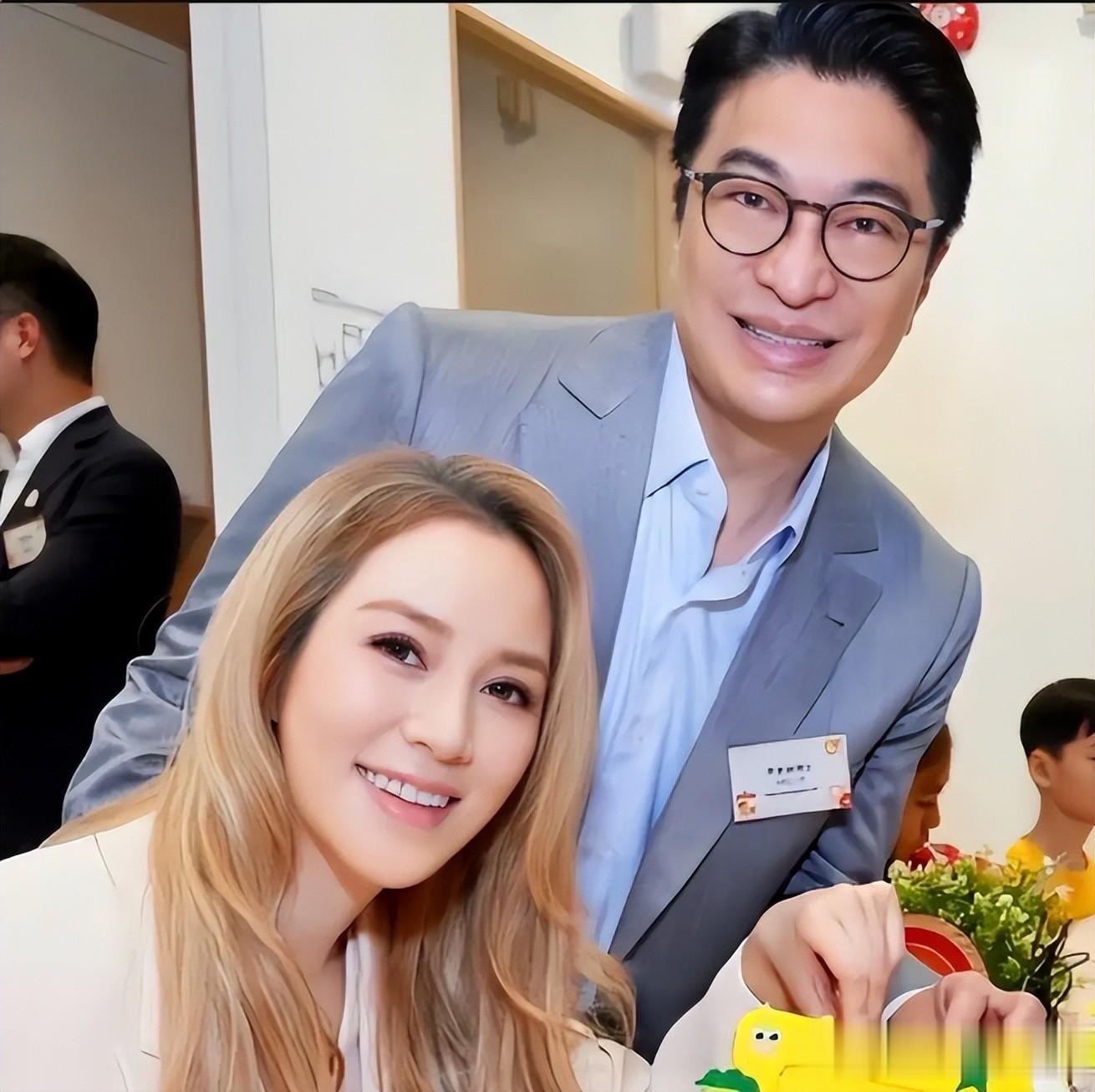 徐子淇闪现恒基地产50嘉年华C位,千亿豪门老板娘宝座,轻松拿捏