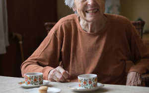 每月退休金7800的我还以为自己是世界上最幸福的男人，直到遇到初恋女友和干儿子，竟成为噩梦的开始