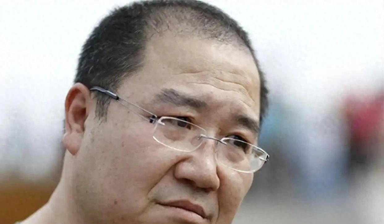 六十岁英达瘦成纸片人跪着想认巴图儿子只回了一句福字我娘刚贴好