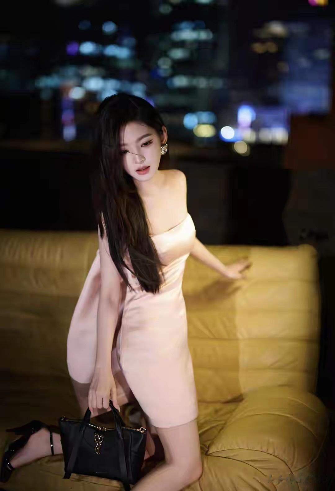 章若楠：不止初恋脸，她的破碎感与清醒才最圈粉。