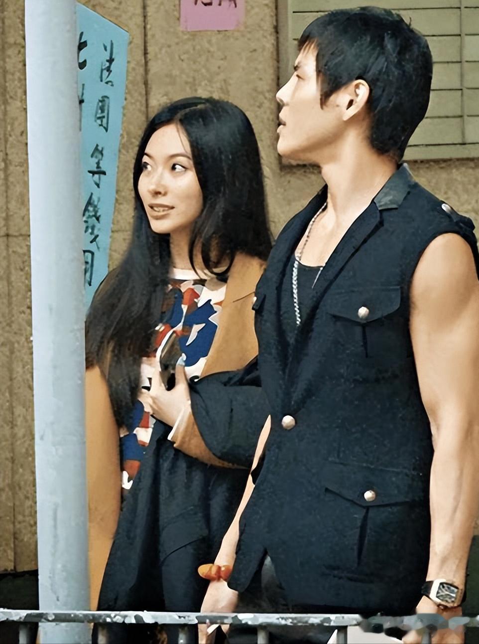 离开向佐后，她嫁大19岁富商连生一儿一女，如今已是上市公司老板