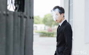 煤气泄漏，妻子还鼓励竹马抽烟，我：抽吧，下一秒他俩直接被炸飞