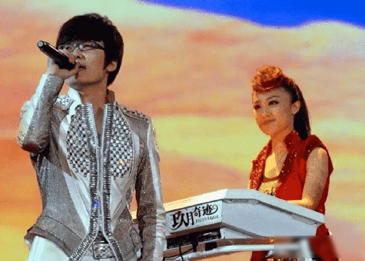 玖月奇迹离婚7年，王小玮近况曝光，43岁无婚无育，发福显老