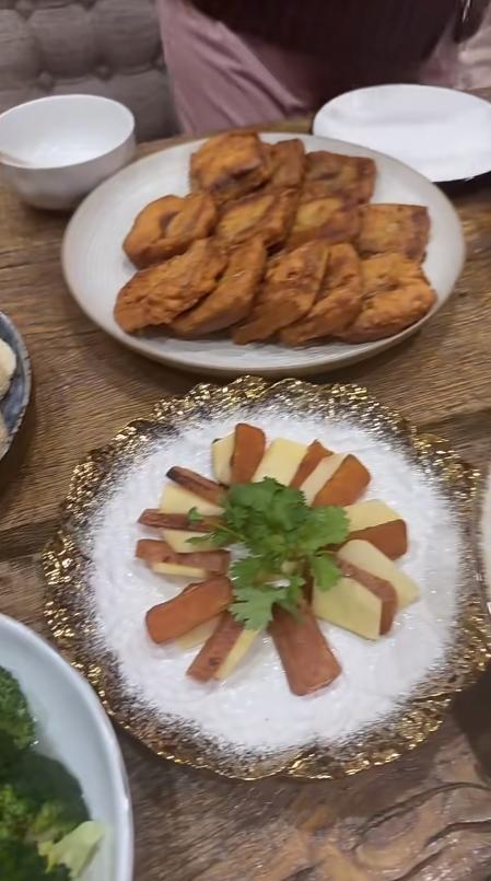 汪小菲除夕晒年夜饭！丈母娘做10道台北名菜，玥儿箖箖超级爱吃