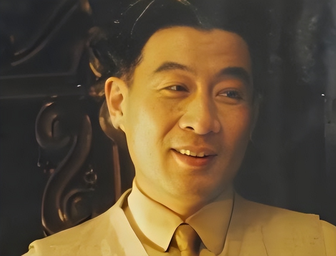 一婚丈夫嫌她太有名，二婚嫁豪门至今无子，今61岁被宠成公主