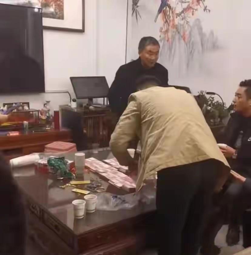 陈亚男订婚，前公公朱之文谈儿女对象，坦言人品最重要，不看条件